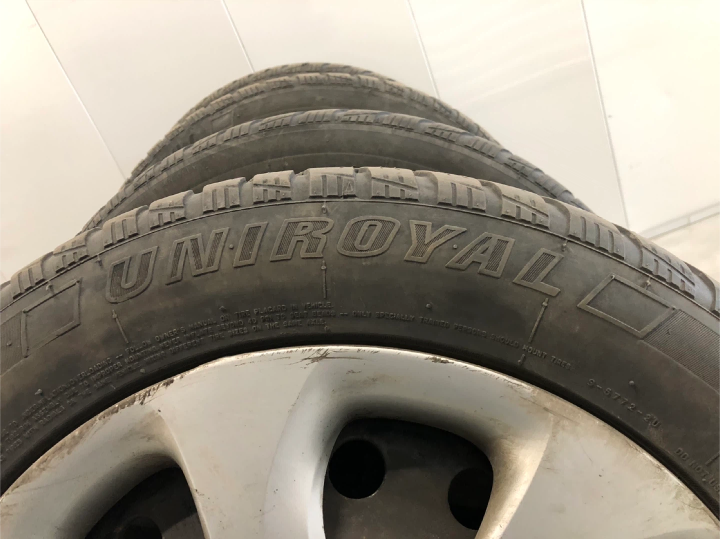 (4) 205/55R16 91T Winter Tires / Steel Rims / Mazda Hubcaps - photo 3