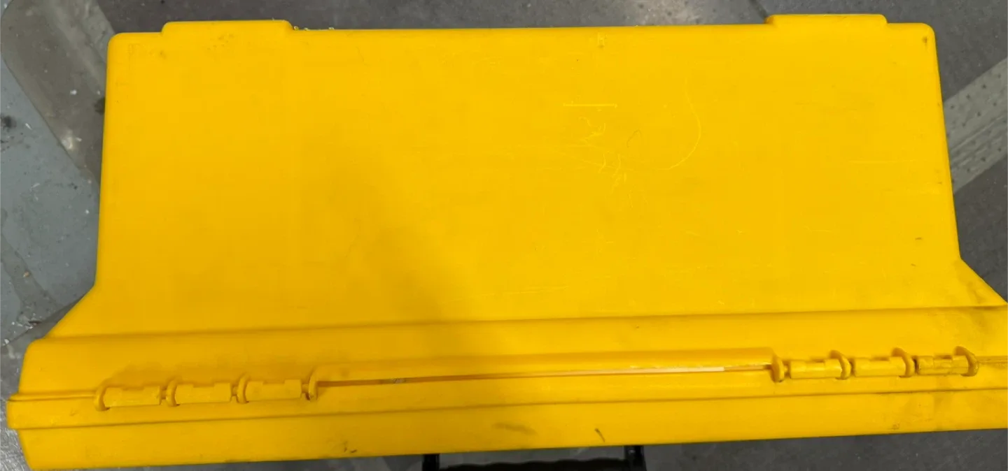 Rubbermaid Yellow Tool Box image indicator(3)