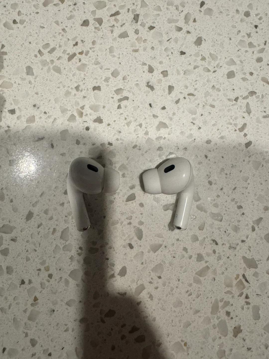 Apple AirPods Pro (2nd generation) image indicator(6)