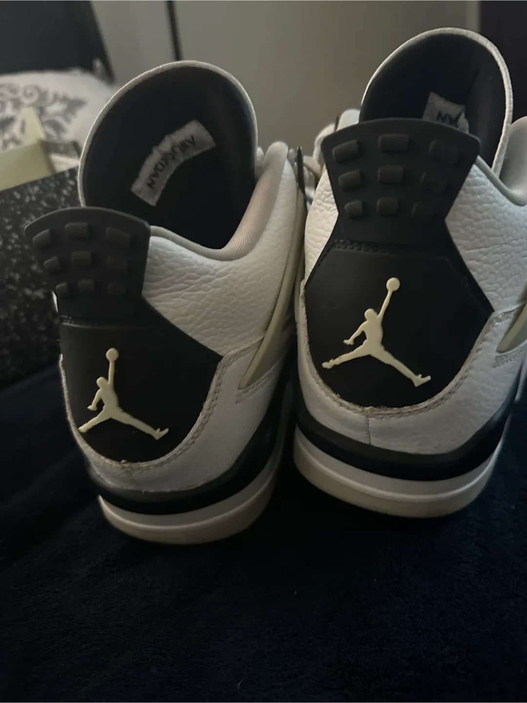 Air Jordan 4 Military Black image indicator(5)