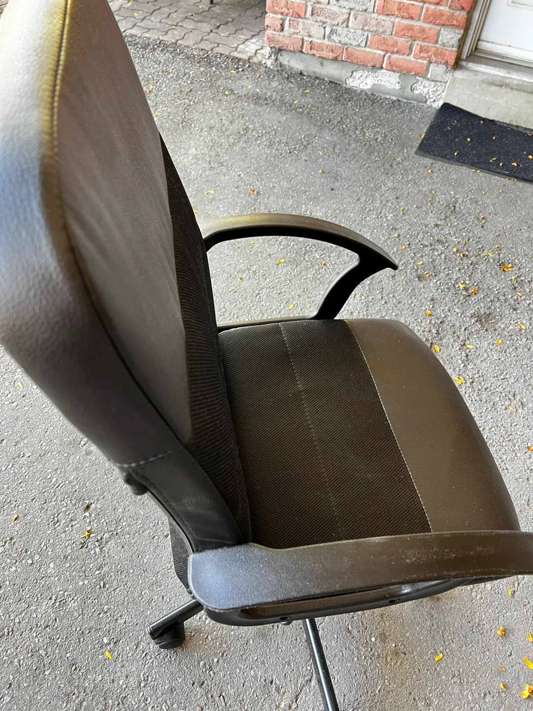 Black Office Chair - photo 3