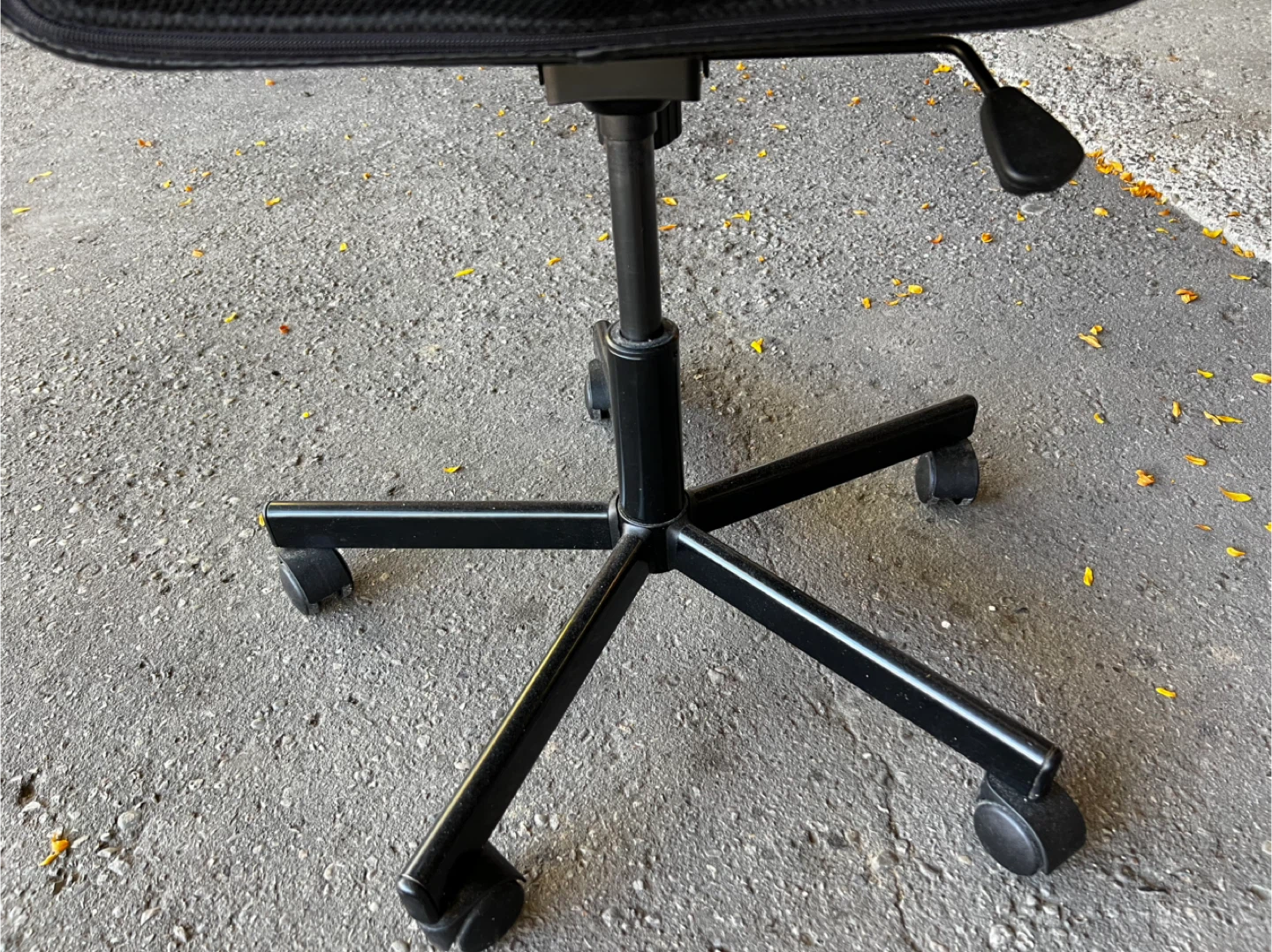 Black Office Chair - photo 4