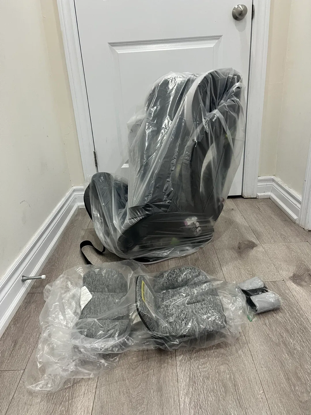 Almost new Evenflo convertible All-in-One Car Seat thumbnail