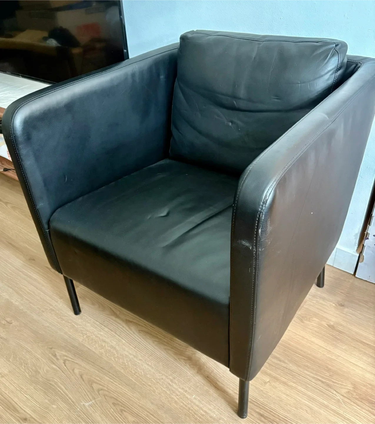 IKEA EKERÖ Armchair in Black image indicator(7)