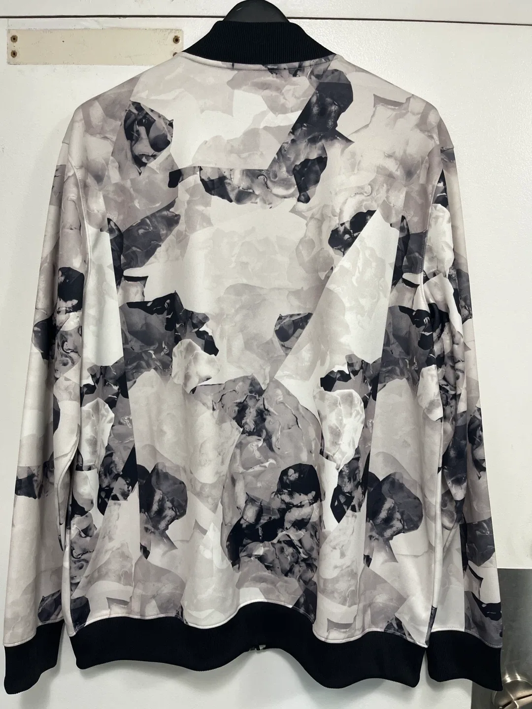 New Calvin Klein XL/TG Floral Bomber Jacket image indicator(4)