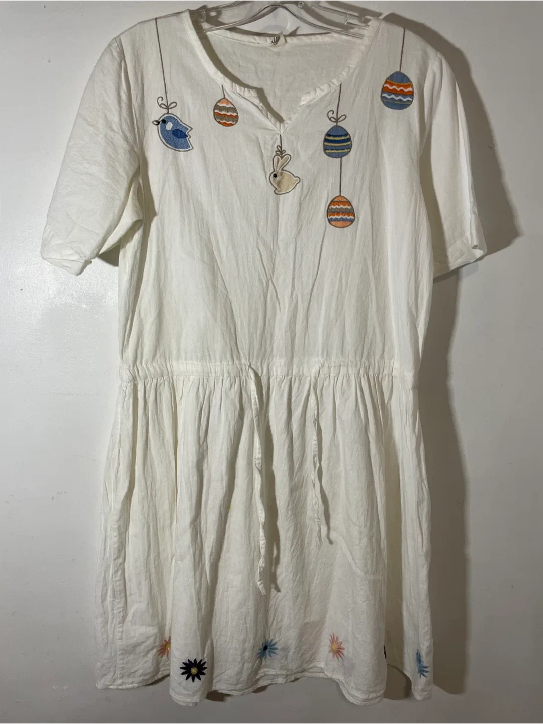 White Embroidered Dress image indicator(2)