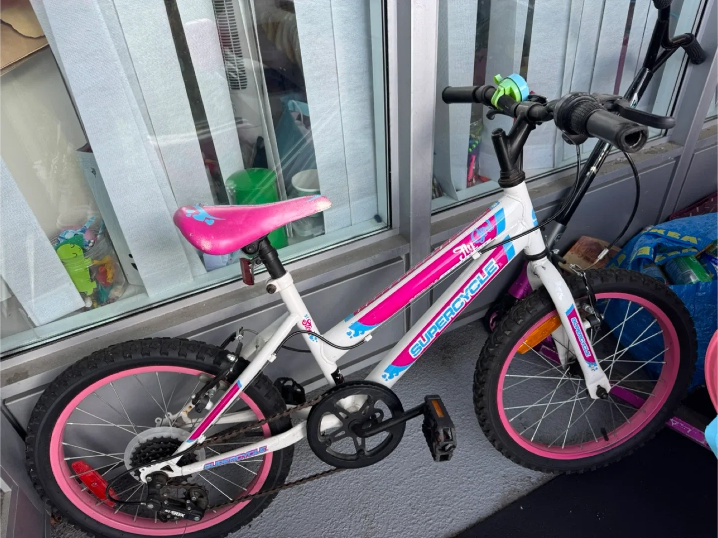 Supercycle 'Fly' Girls Bike - White & Pink image indicator(2)