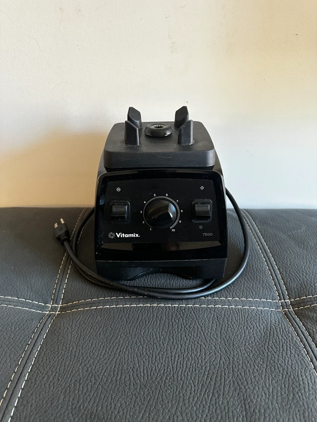 Vitamix 7500 Blender And Dry Grains Container Bundle & Warranty image indicator(2)