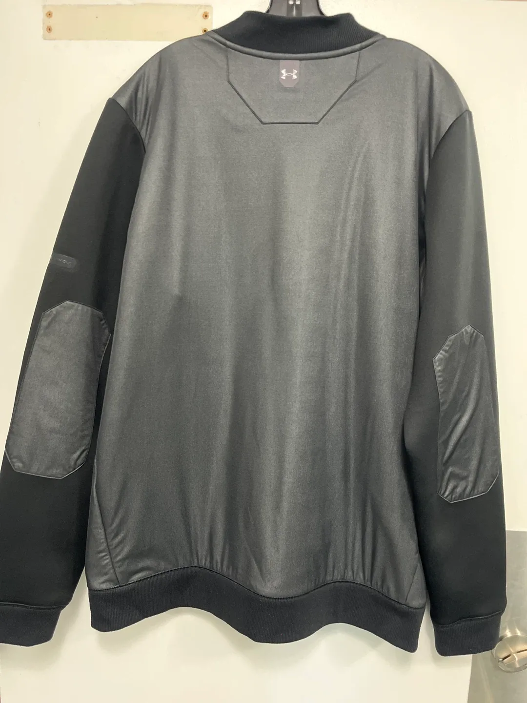 New Under Armour Black Jacket - Size XL image indicator(2)