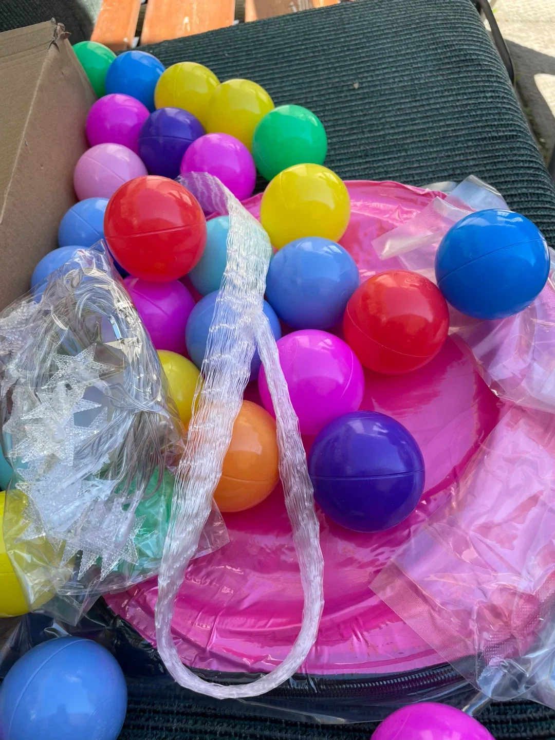 BRAND NEW Kids Pink Play Tent with Balls thumbnail