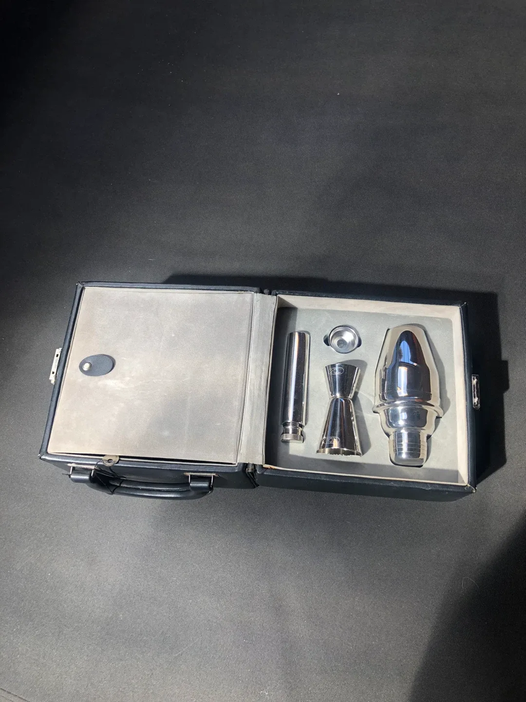 Cocktail Shaker Set with Case image indicator(2)