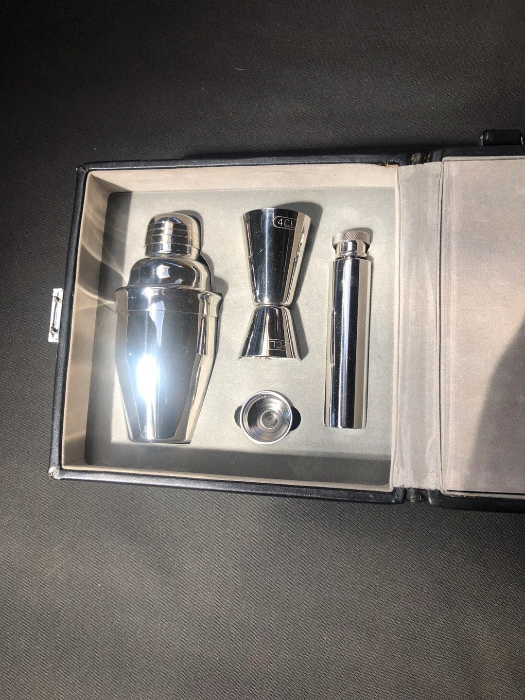 Cocktail Shaker Set with Case image indicator(3)