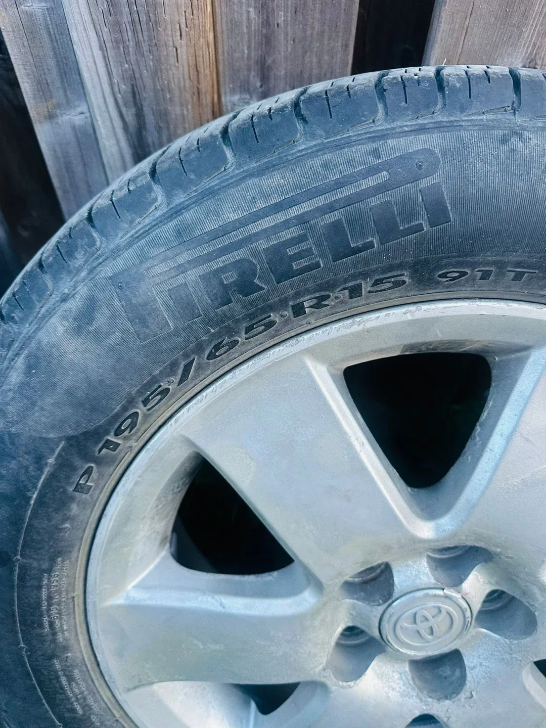 Pirelli P195/65R15 91T Tires - Set of 4 image indicator(2)