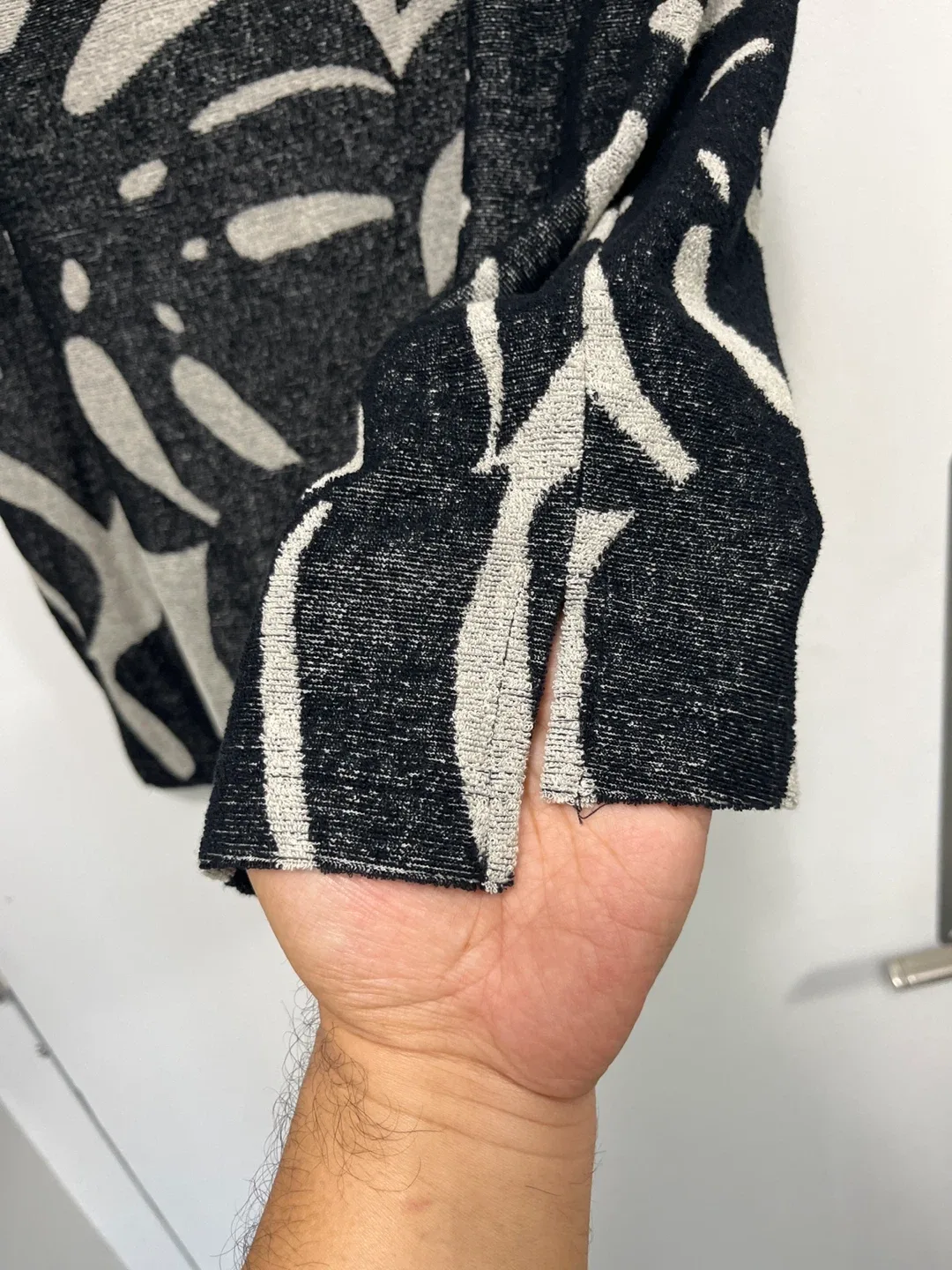 New H&M Regular Fit Shirt - Size M image indicator(5)