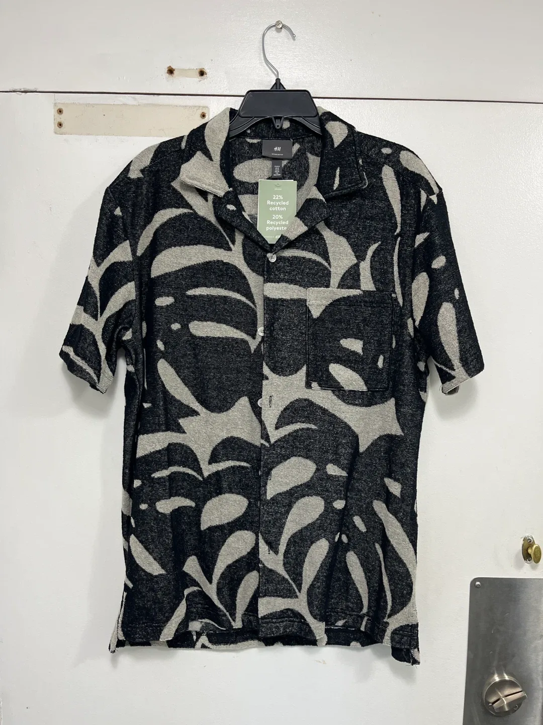 New H&M Regular Fit Shirt - Size M thumbnail
