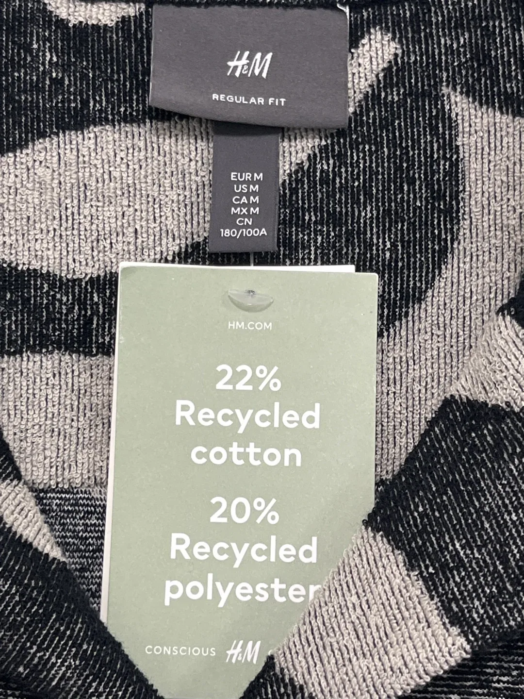 New H&M Regular Fit Shirt - Size M image indicator(2)