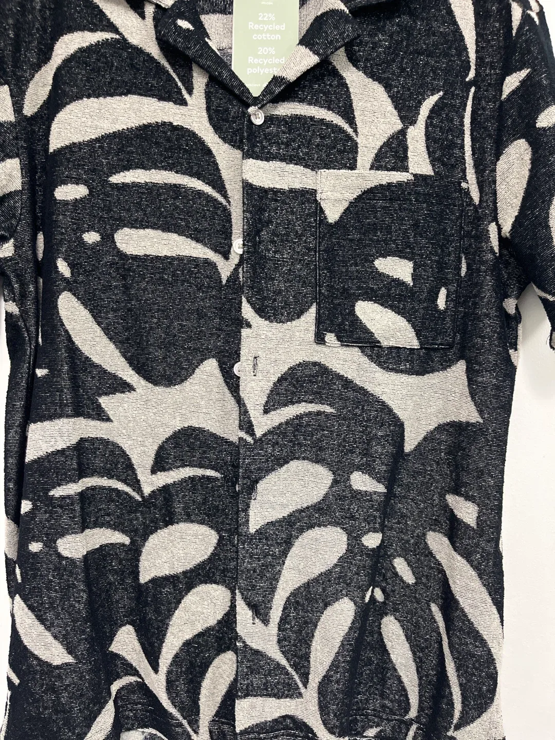 New H&M Regular Fit Shirt - Size M image indicator(3)