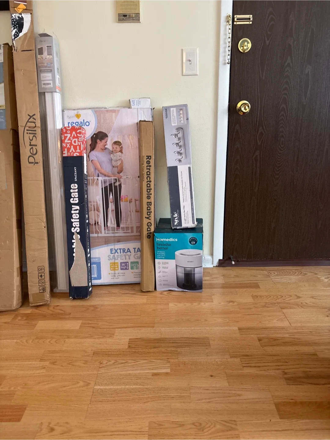 Assorted shades and blinds  everything new $100 takes off thumbnail
