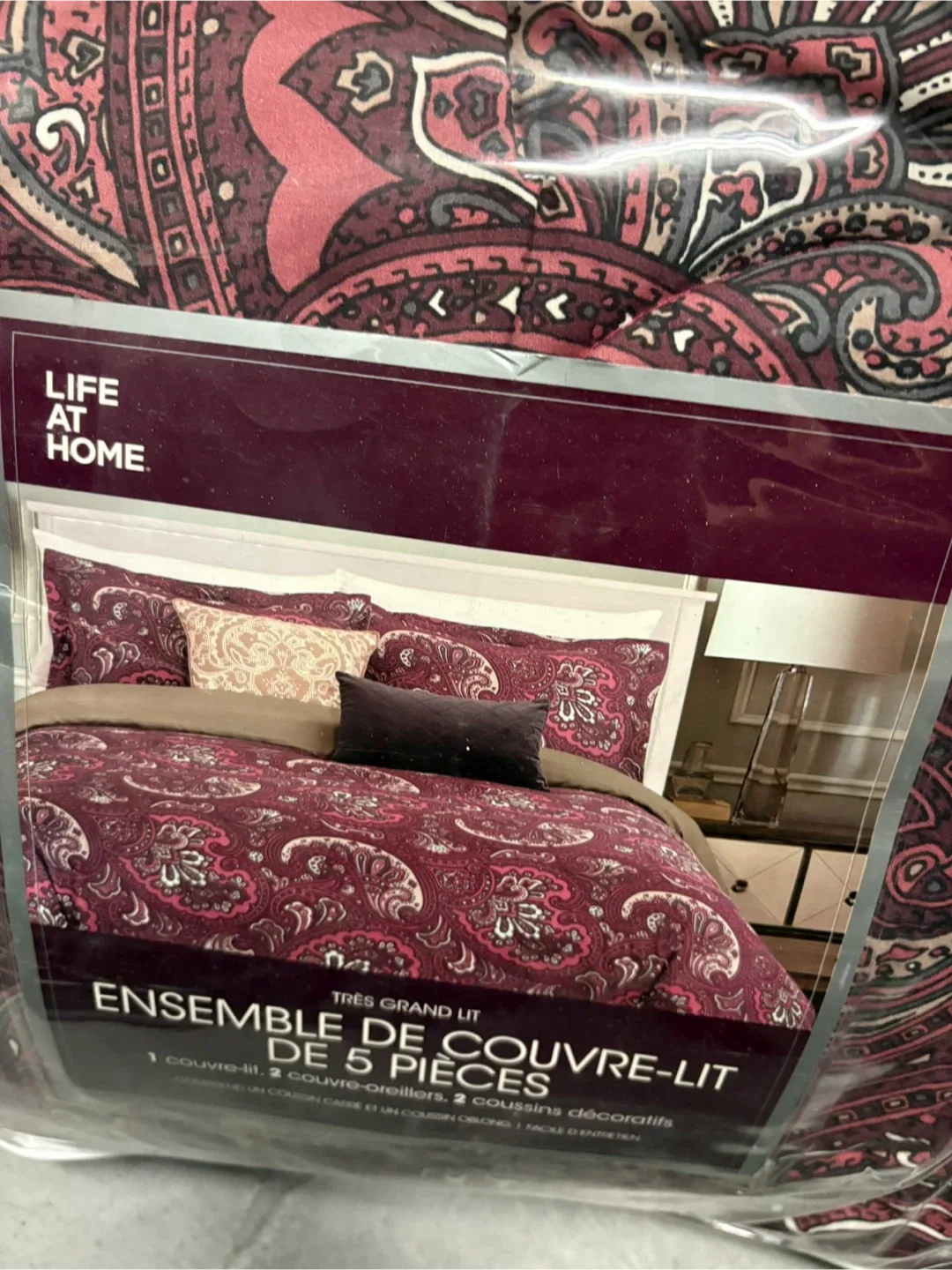 Life At Home Très Grand Lit 5-Piece Bedding Set thumbnail