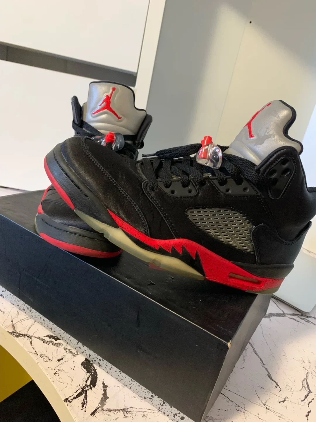 Air Jordan 5 Retro Satin Size 10.5 image indicator(4)