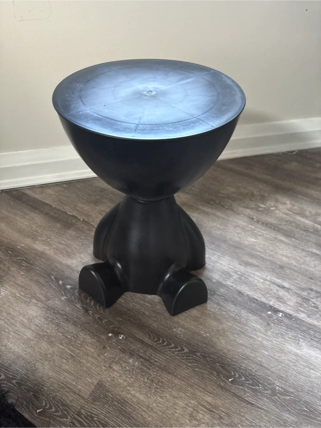 Black stool thumbnail