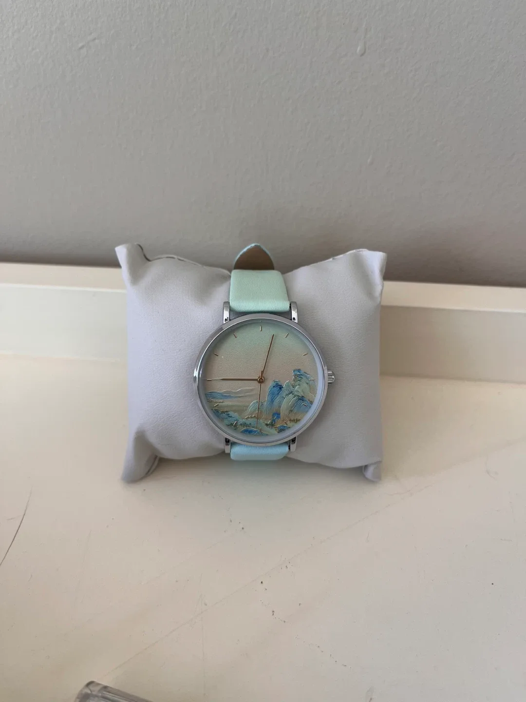 Wristwatch with Landscape Design image indicator(2)
