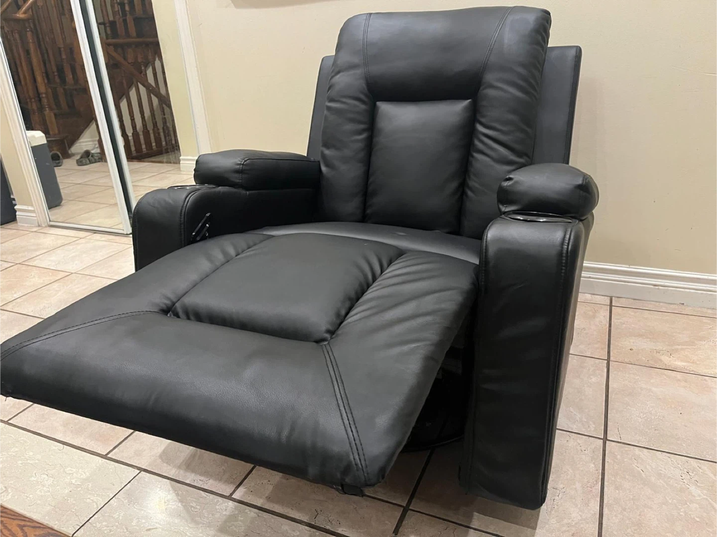New / display item 360 swivel  manual recliner $150 price firm