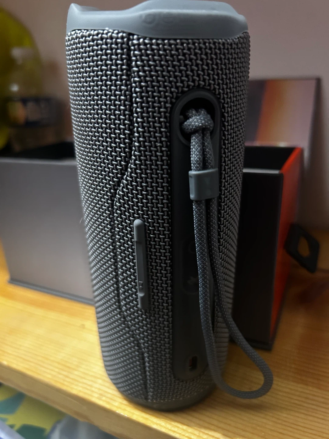 JBL Flip 6 Portable Bluetooth Speaker - Like New! - photo 4