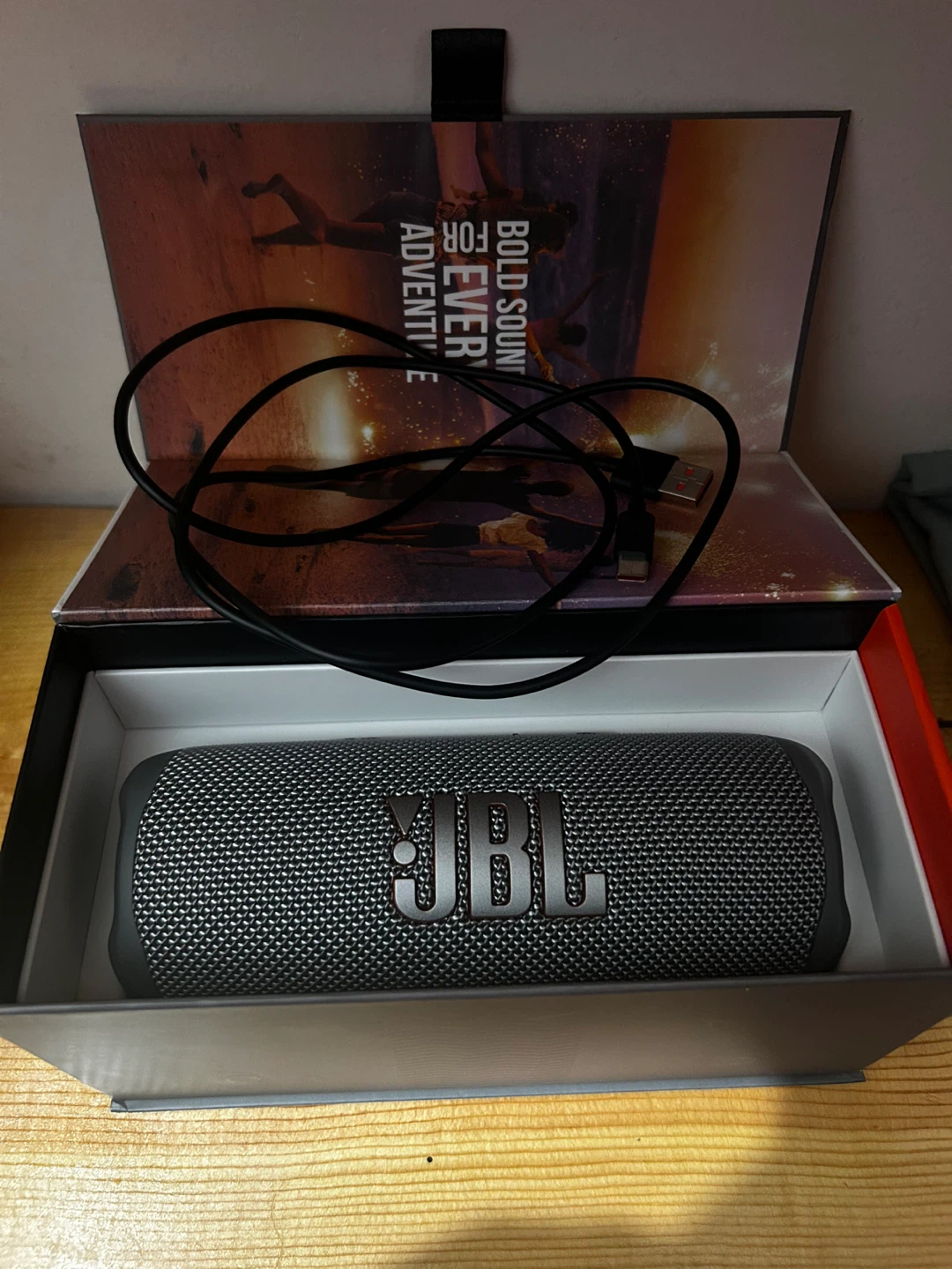 JBL Flip 6 Portable Bluetooth Speaker - Like New! - photo 3