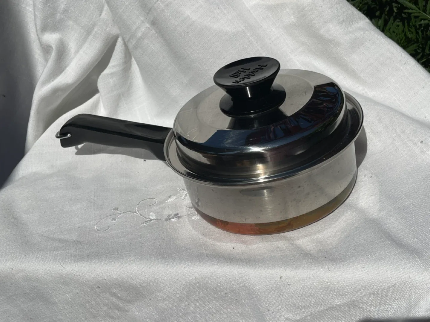 Eaton's Hall Mark Hall Deluxe Stainless Steel Saucepan image indicator(2)