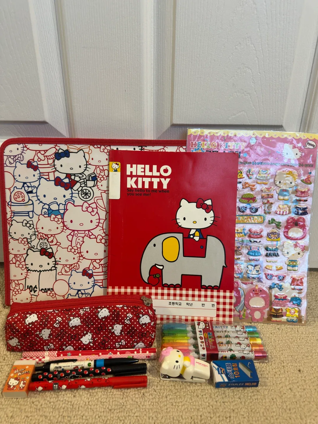 Hello Kitty Stationery Set thumbnail