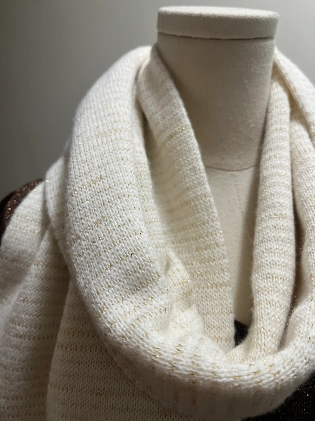 Cozy White Knit winter Scarf image indicator(4)