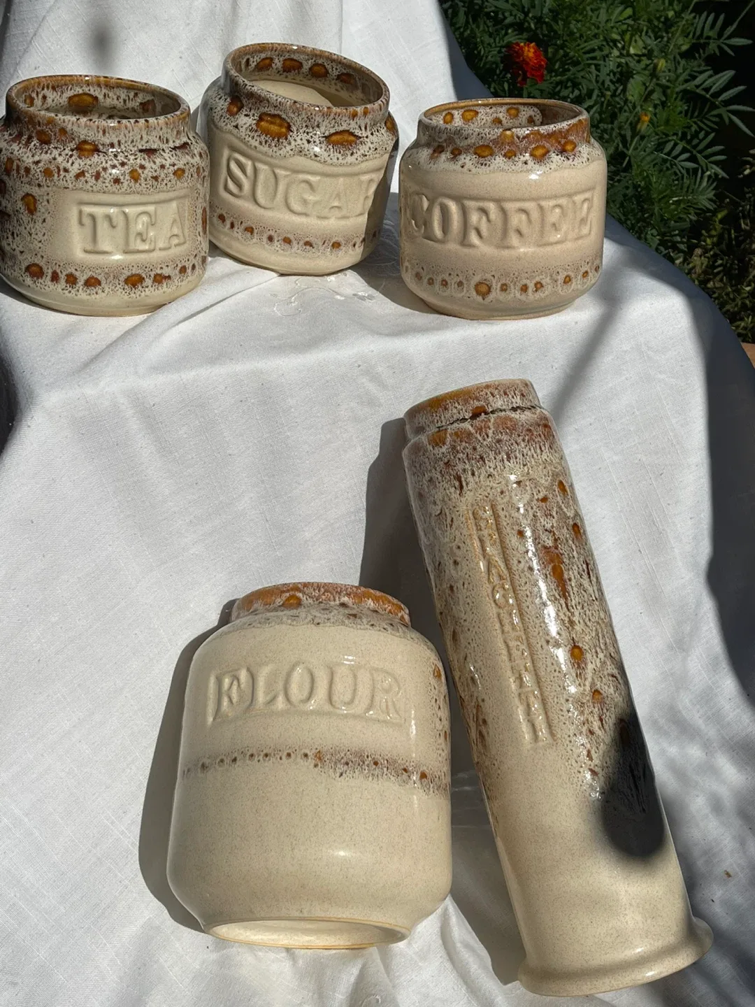 Roberts Oven Microwave Proof Pottery Canister Set image indicator(5)