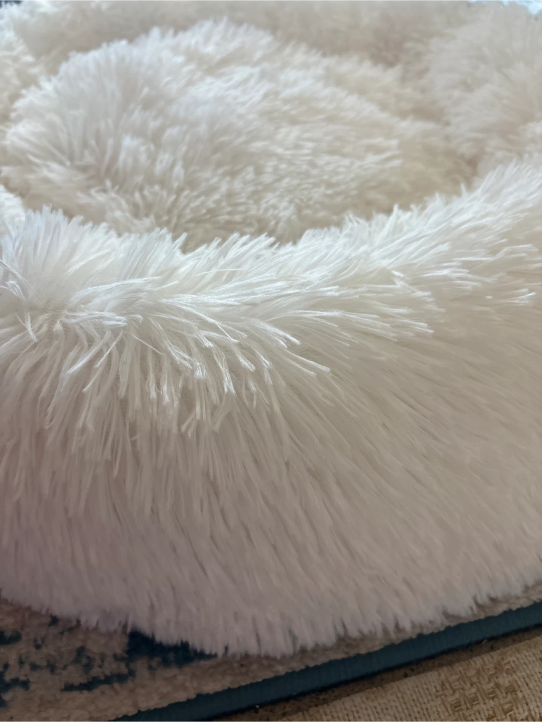 Fluffy White Pet Bed - photo 2
