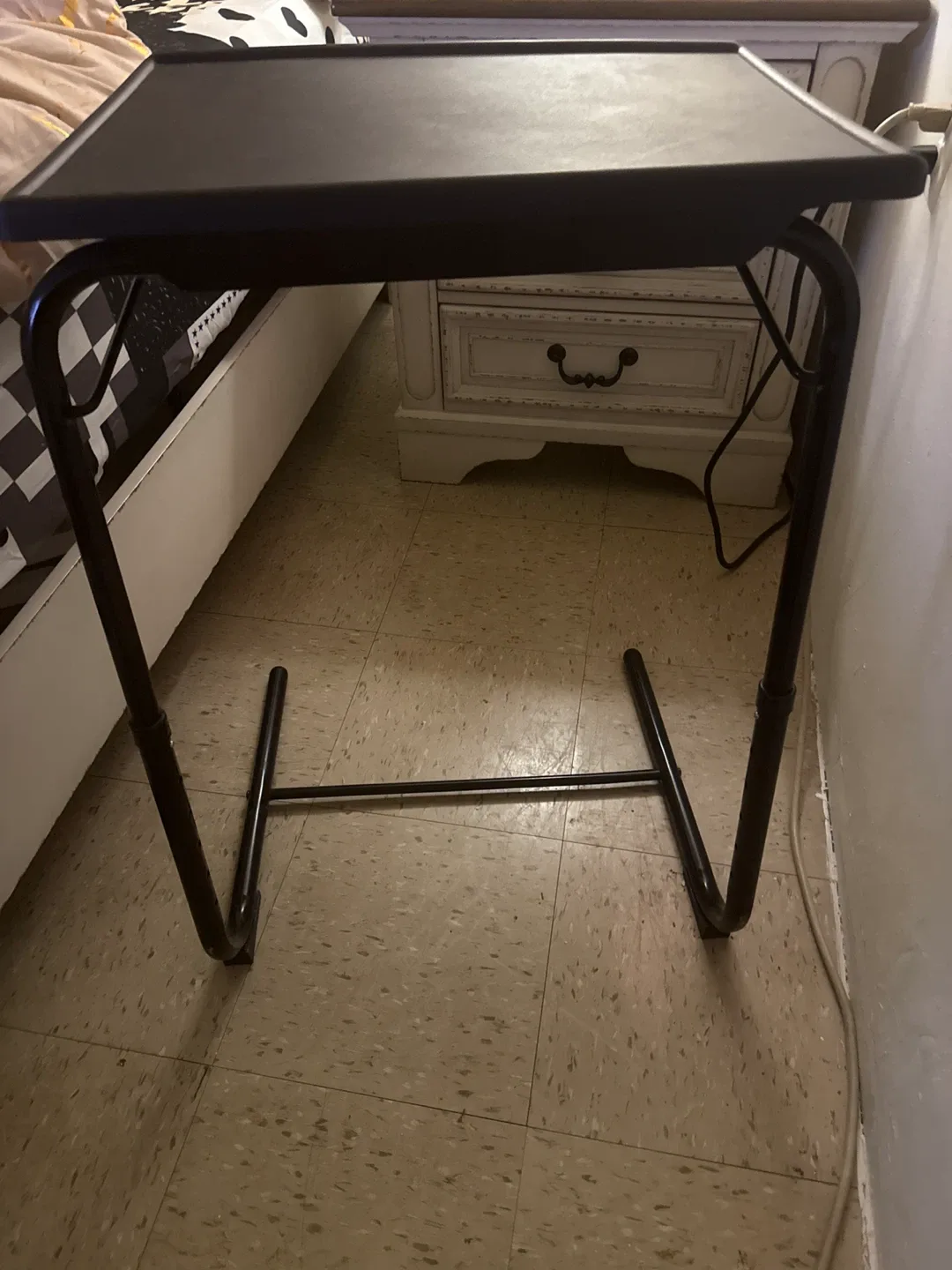 Black Adjustable TV Tray Table image indicator(3)