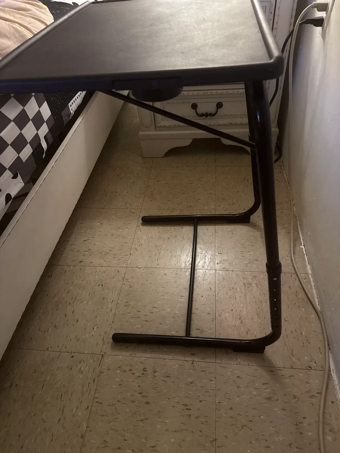 Black Adjustable TV Tray Table image indicator(2)