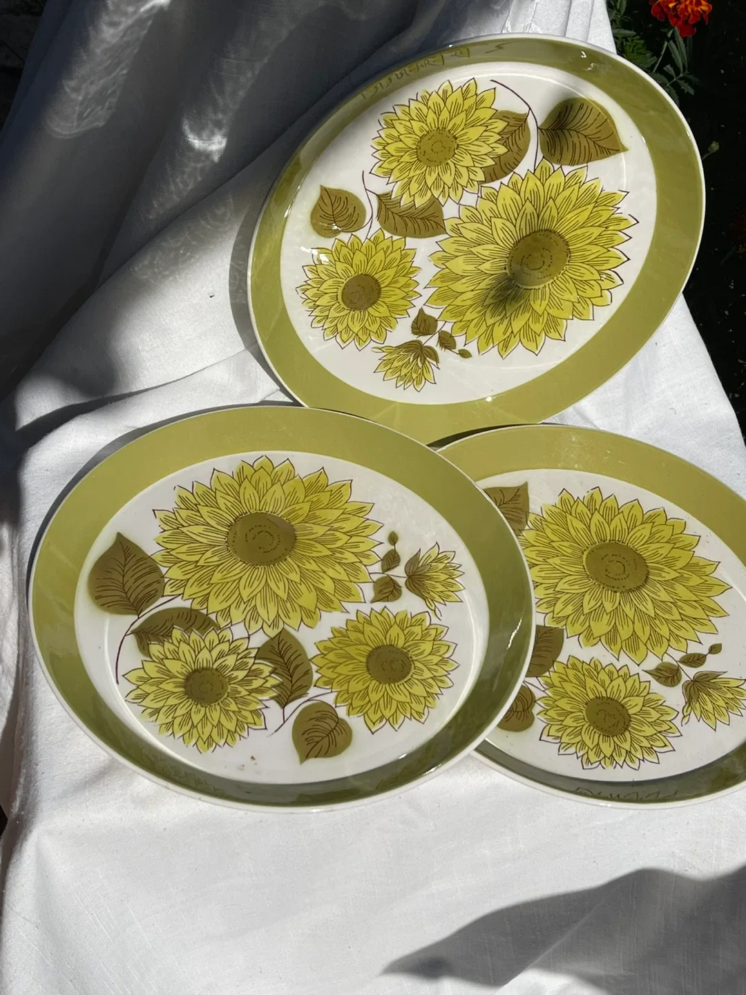Mikasa Duplex Dahlia Ben Seibel Plates (Set of 3) image indicator(2)