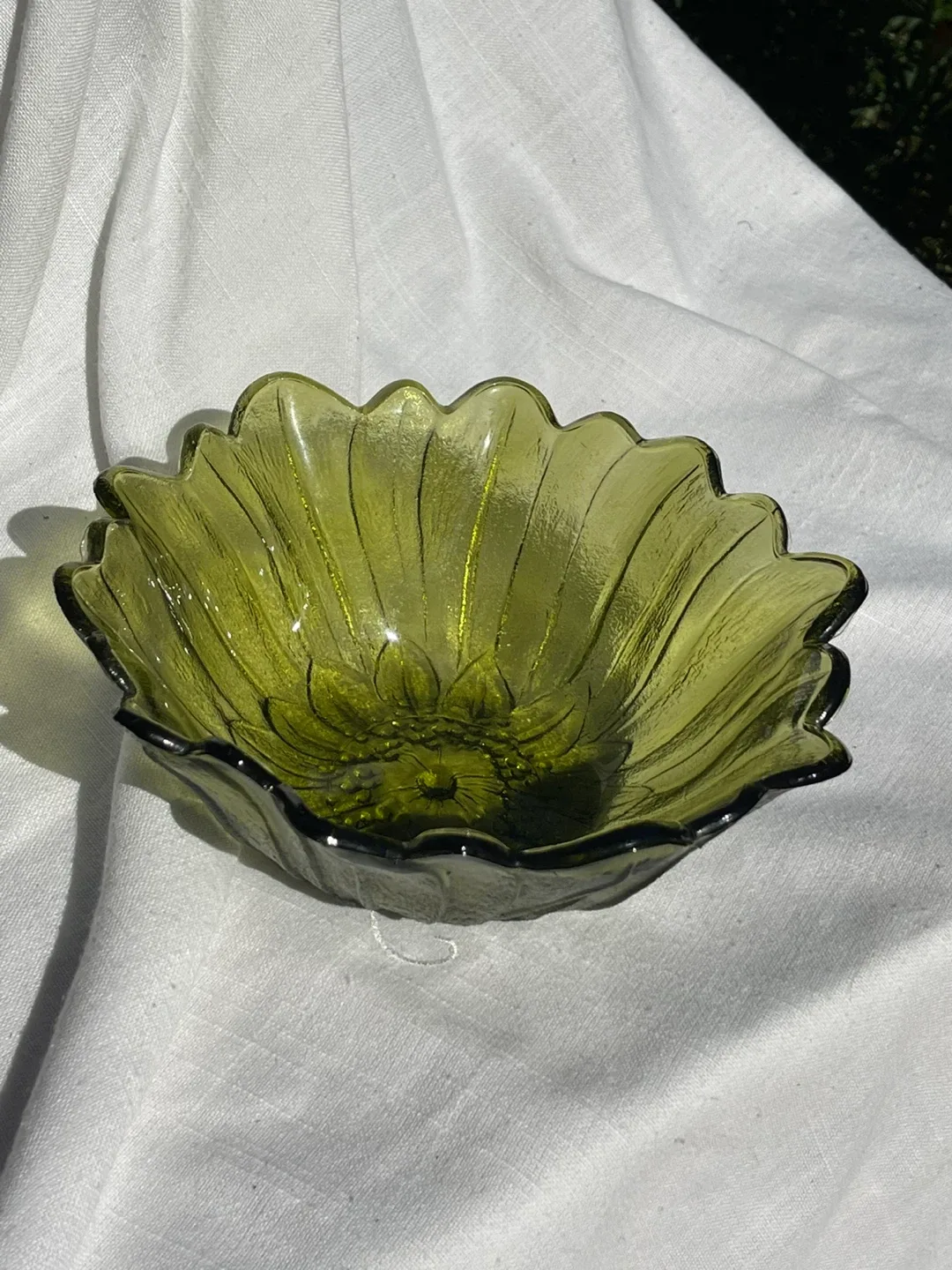 Green Glass Sunflower Bowl image indicator(2)