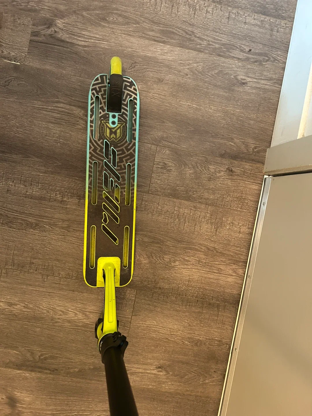 MGP MFX Scooter - Yellow & Blue image indicator(2)