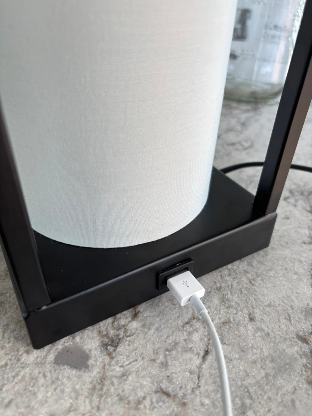 Lamp with USB charging port - touch on/off - photo 3