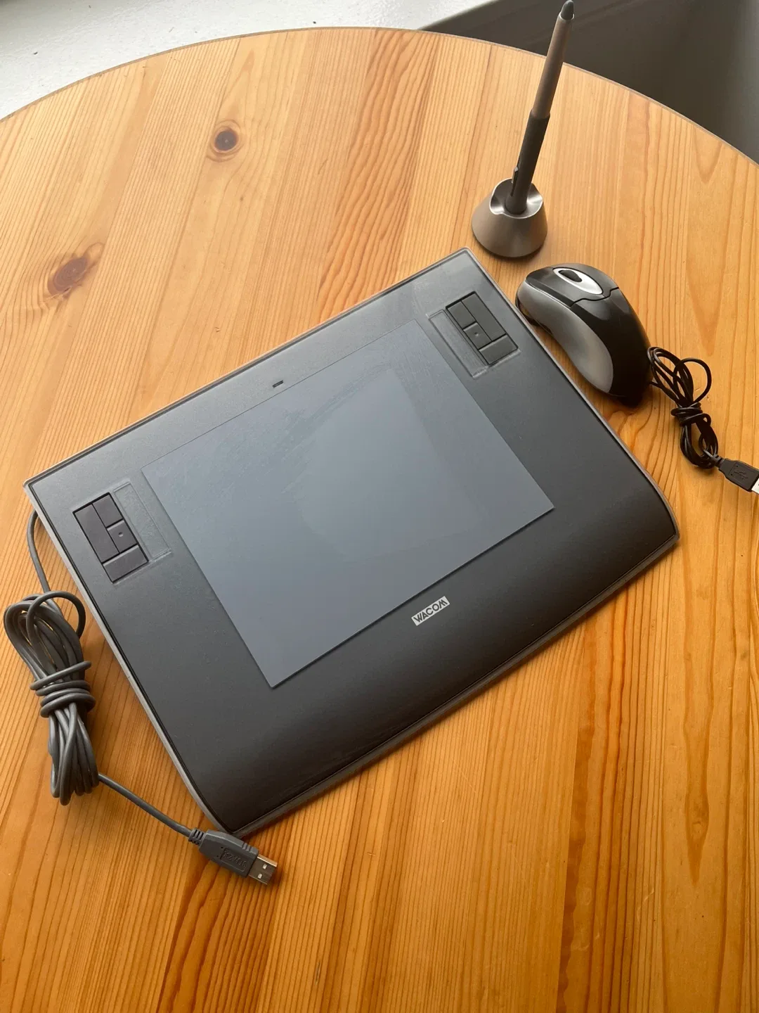 Wacom Intuos 3 Graphics Tablet - MOVING OUT DISCOUNT ✈️✈️ thumbnail