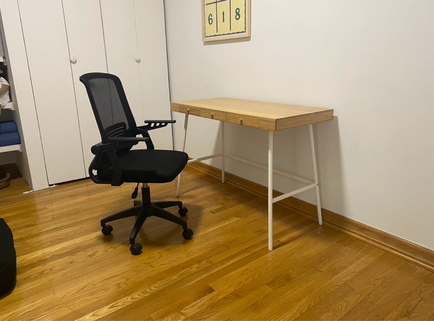Desk and office chair - photo 3