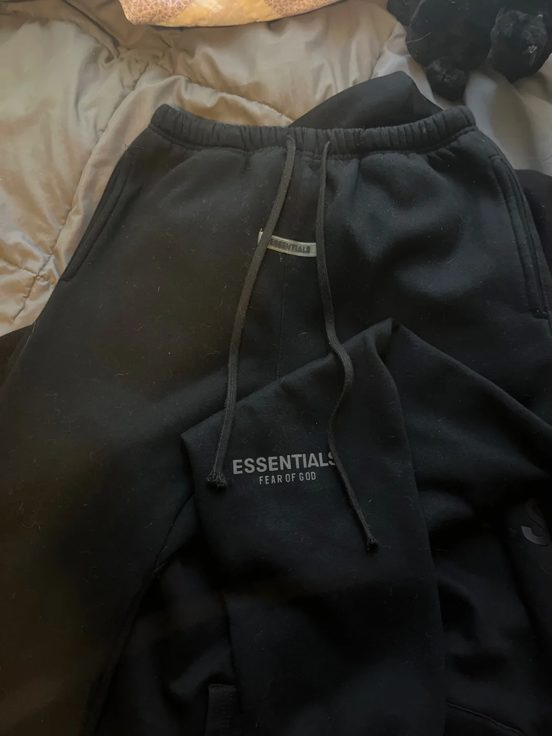 Essentials Fear of God Black Hoodie and Sweatpants Set image indicator(3)