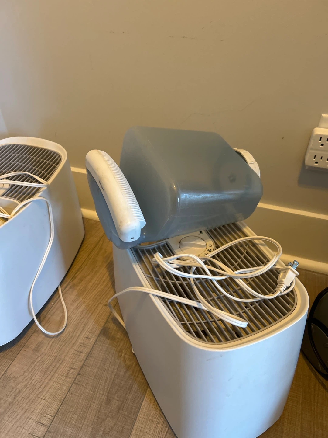 Pair of Humidifiers - photo 2
