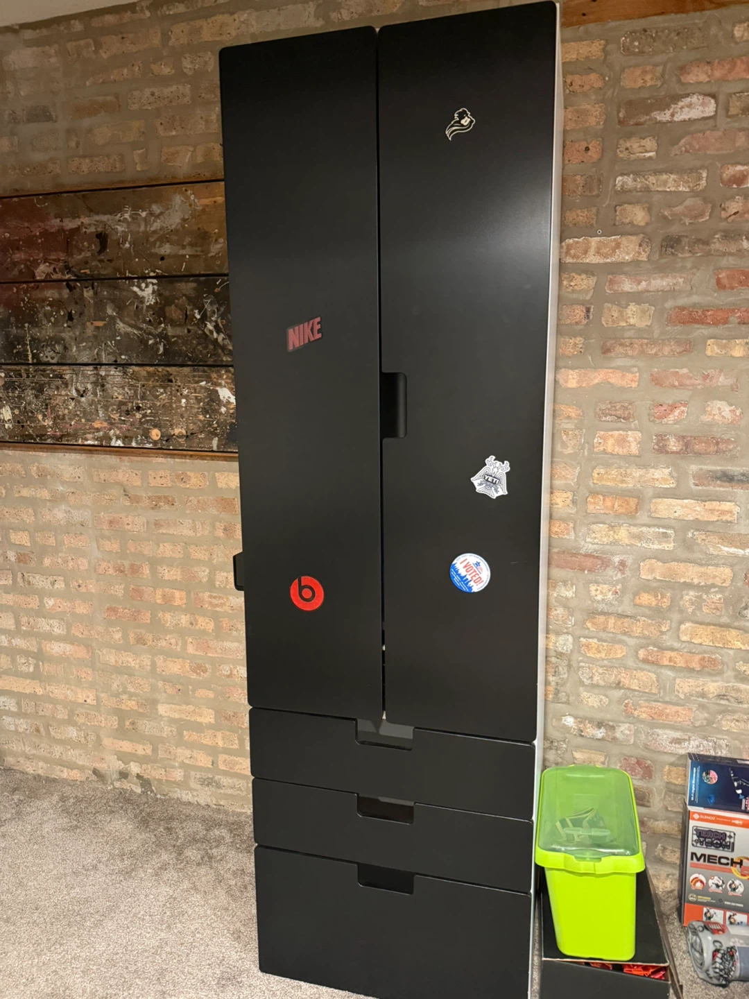 Storage cabinet