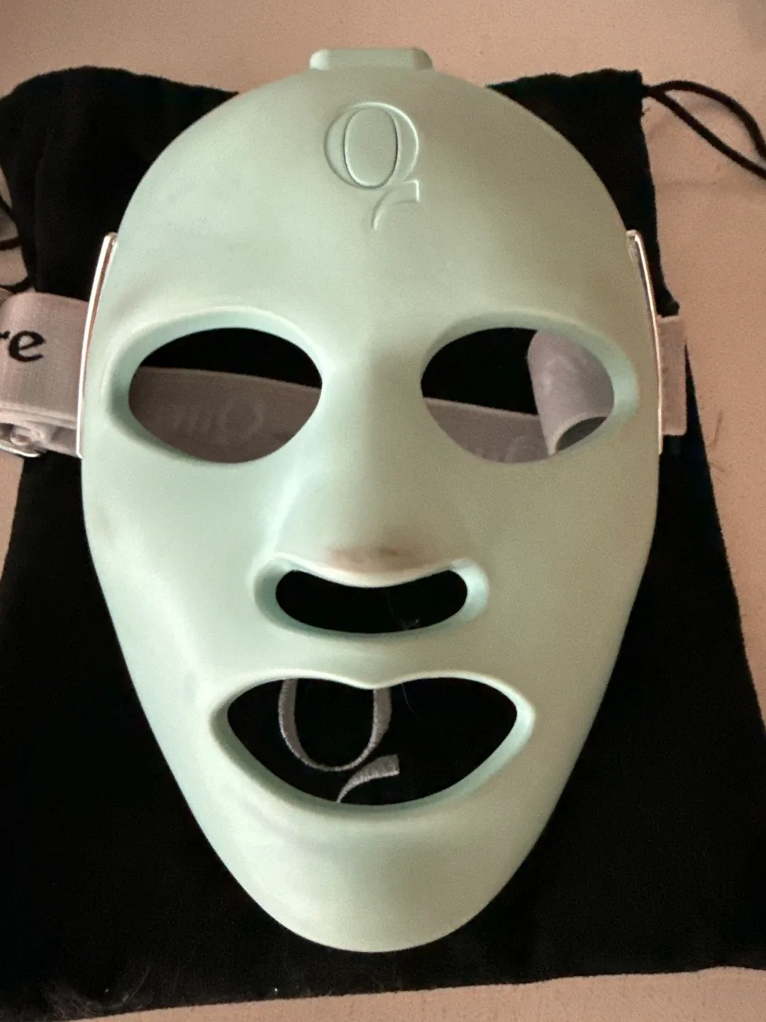 Qure LED Light Therapy Mask image indicator(2)