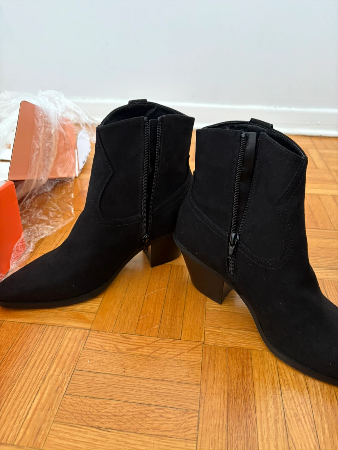 New Black Ankle Boots, Size 8 US - photo 4