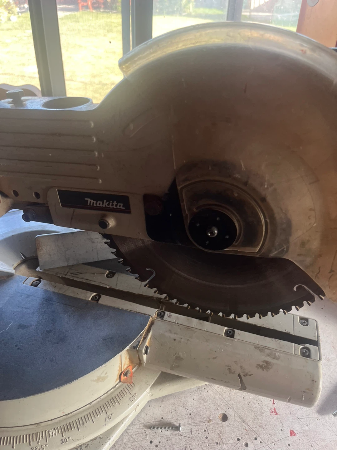 Makita LS1011 Miter Saw - photo 2