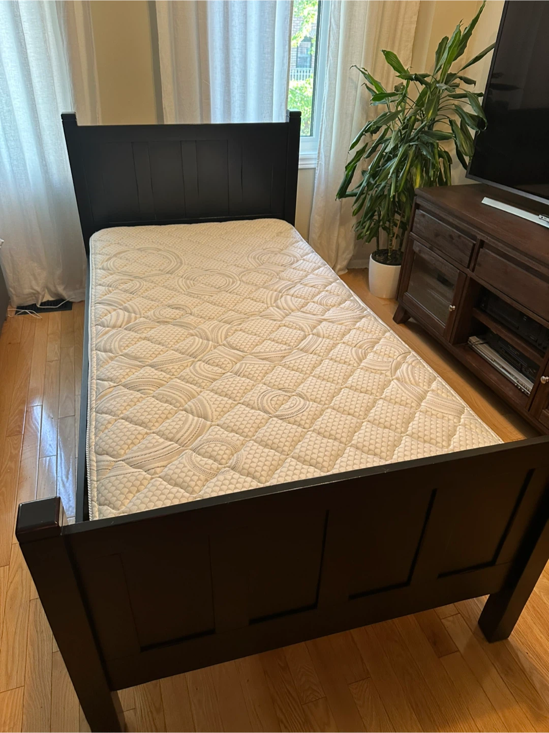Twin Bed Frame & Mattress