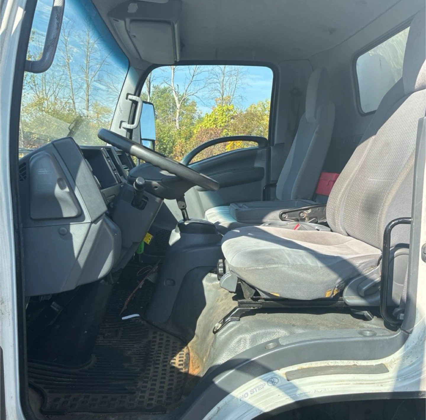 2016 Isuzu NPR - photo 4